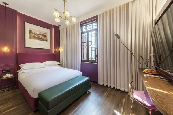 Interior of Harmony Courtyard’s Double Room with Private Bathroom – showcasing Gulangyu Accommodations’ blend of comfort and historic charm