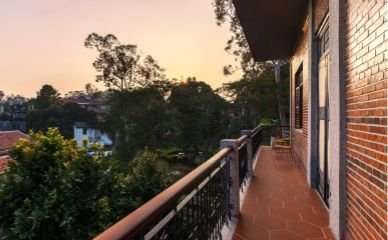 Gulangyu (Kulangsu) Xiamen Hotel Gallery-Balcony Balcony of Gulangyu (Kulangsu) Xiamen hotel with sunset view.